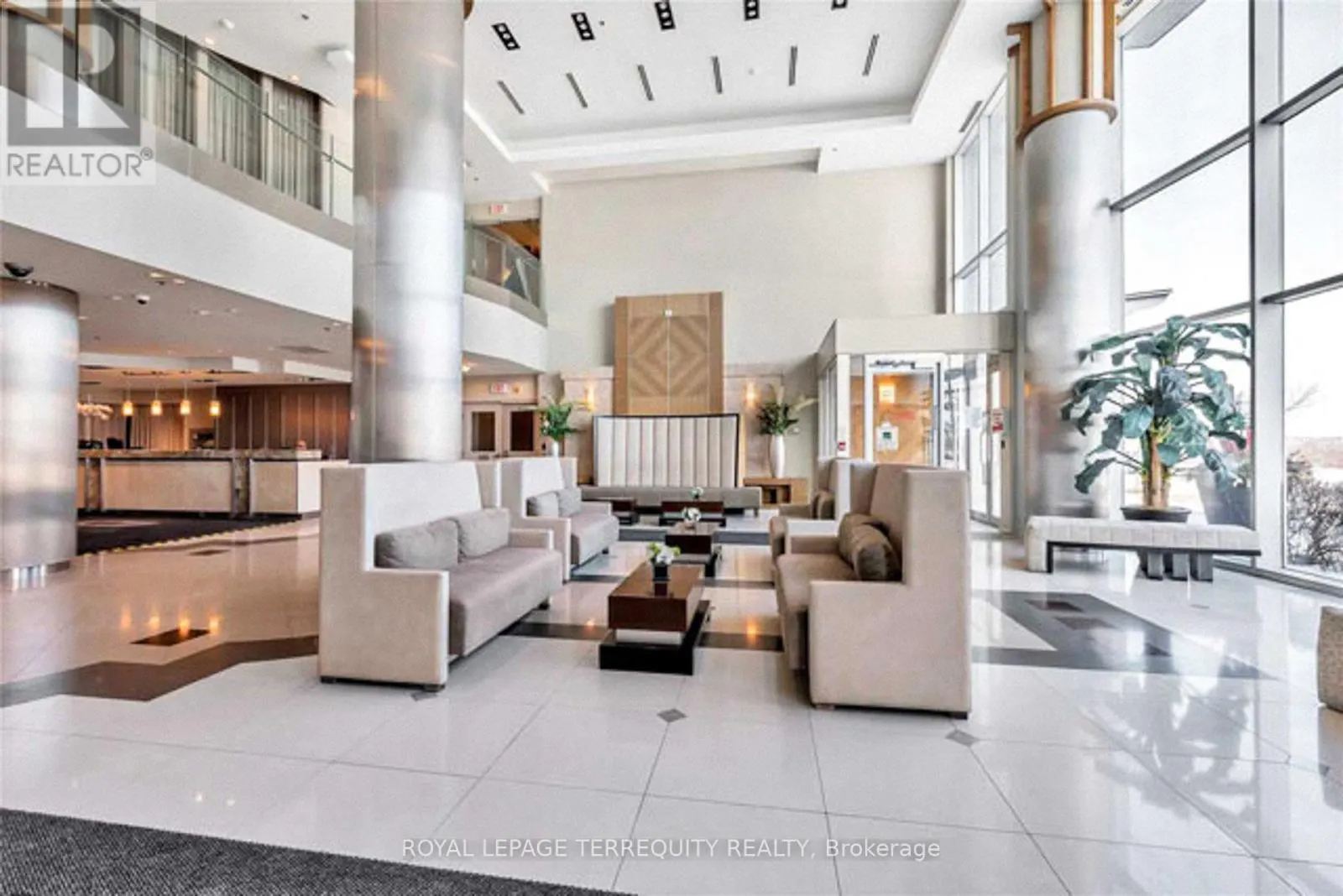 320 - 58 MARINE PARADE DRIVE
