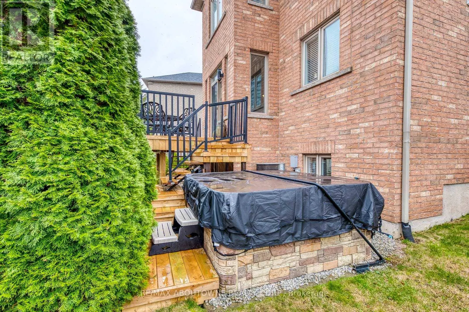 2218 HATFIELD DRIVE