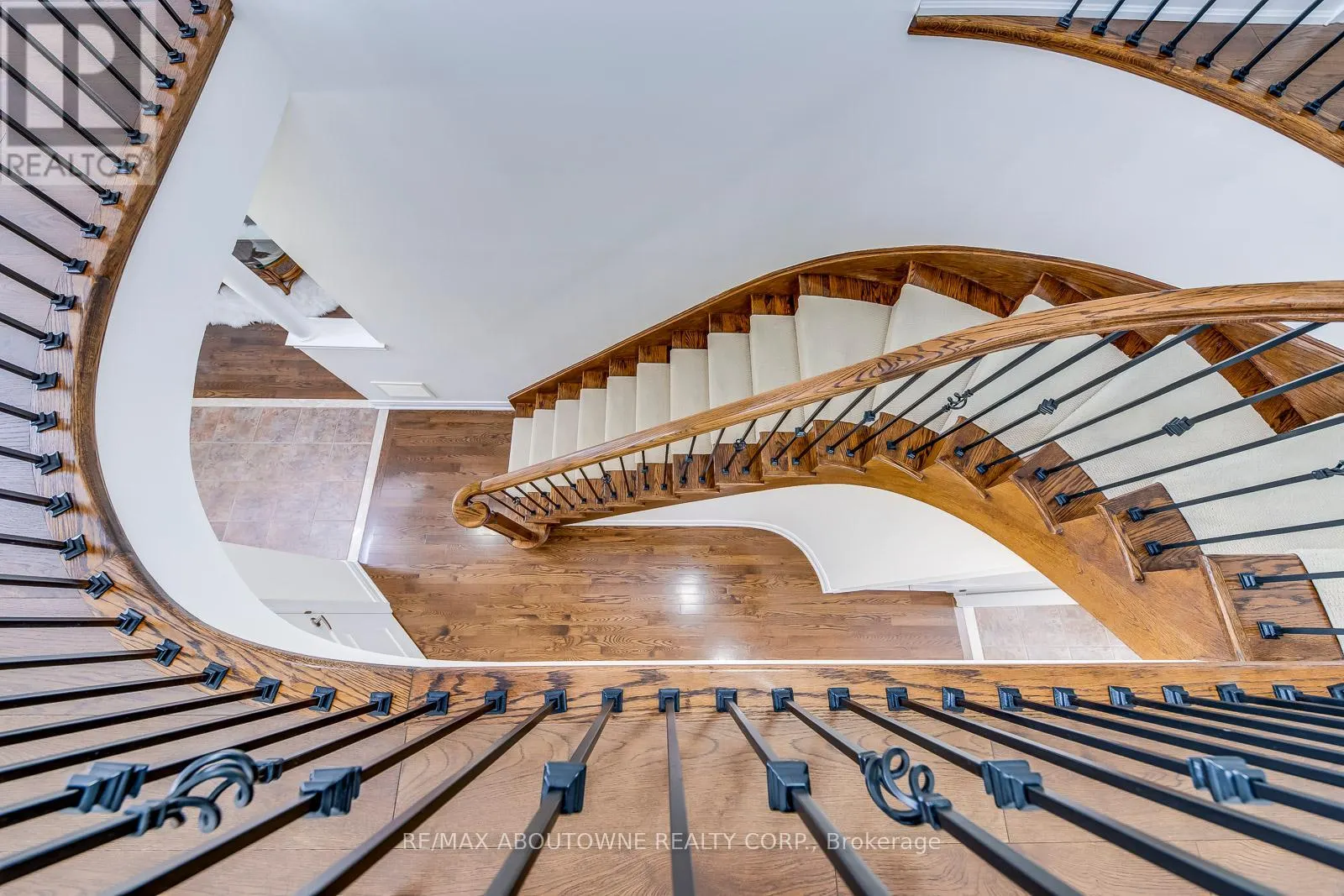 2218 HATFIELD DRIVE