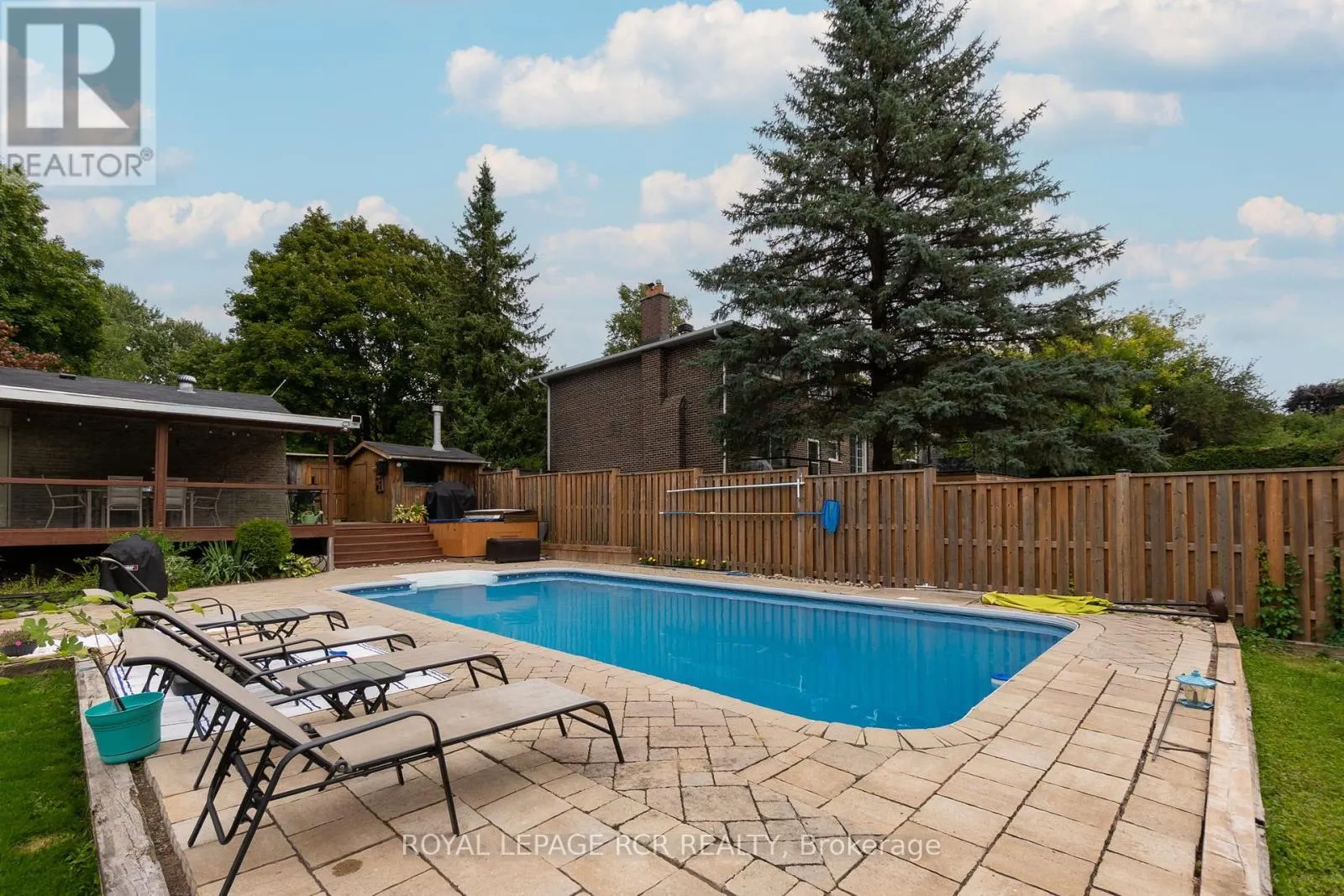 45 WESTVIEW CRESCENT