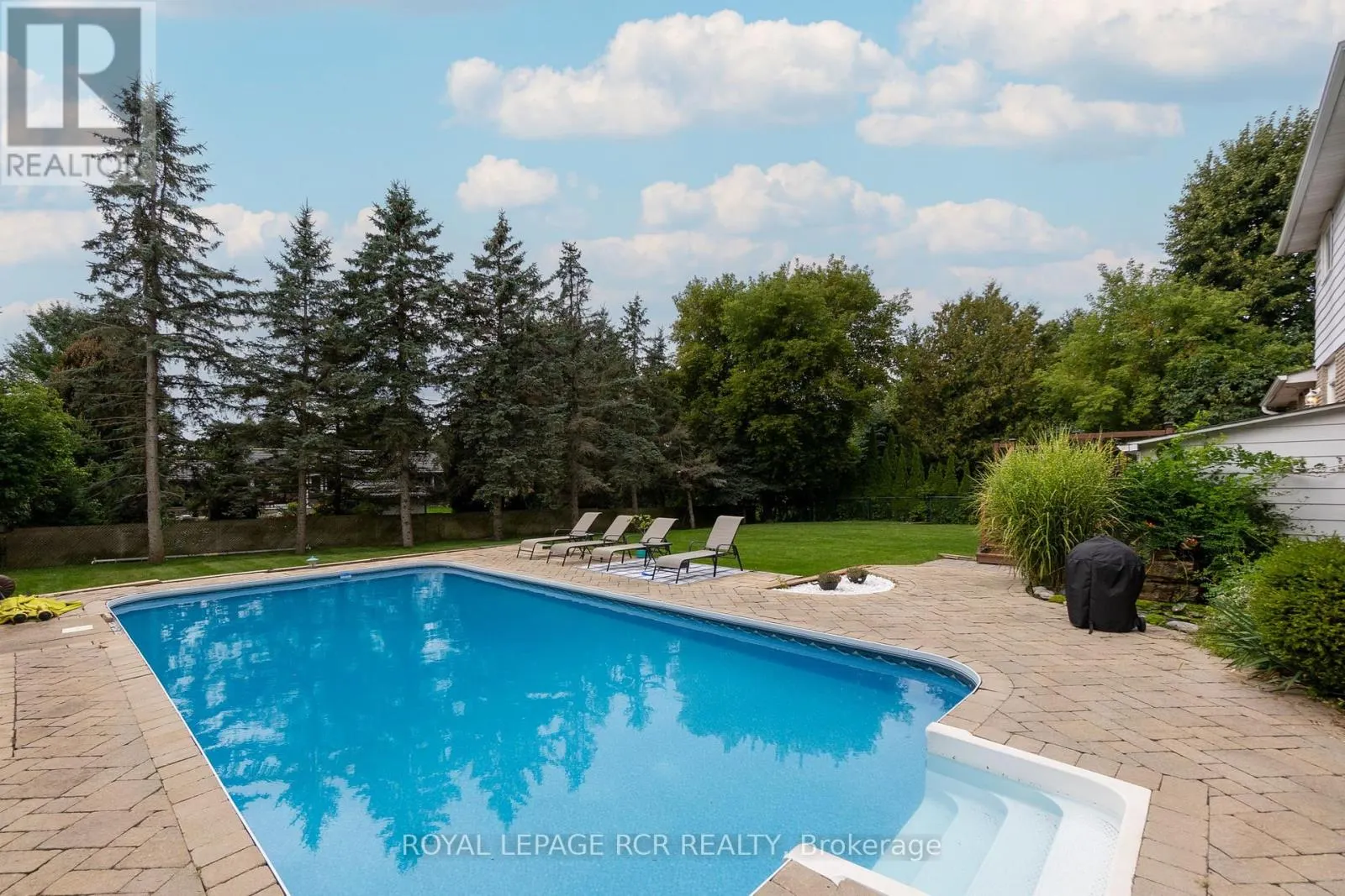45 WESTVIEW CRESCENT