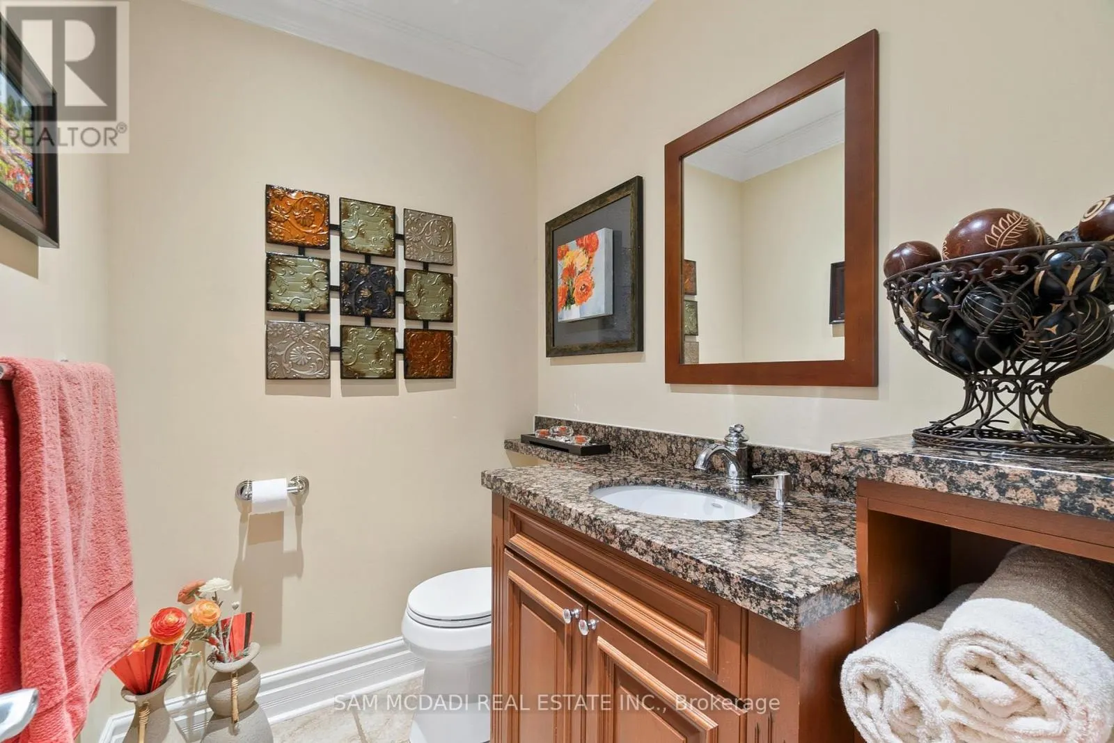 1522 GLENHILL CRESCENT