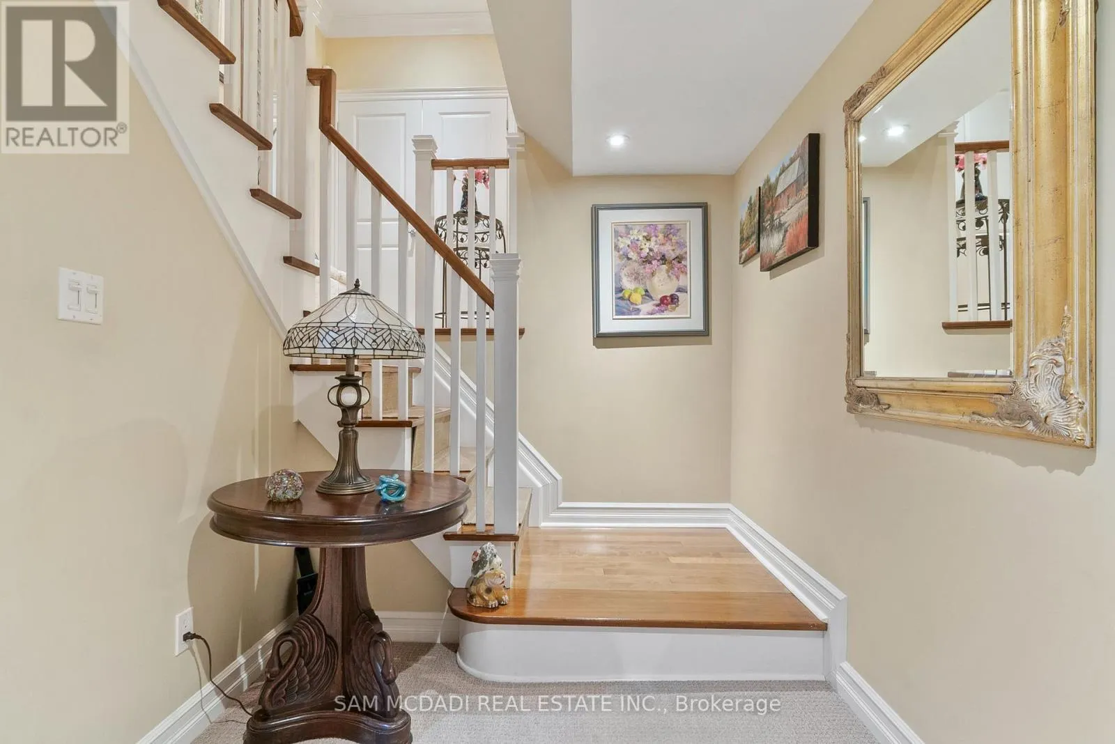 1522 GLENHILL CRESCENT