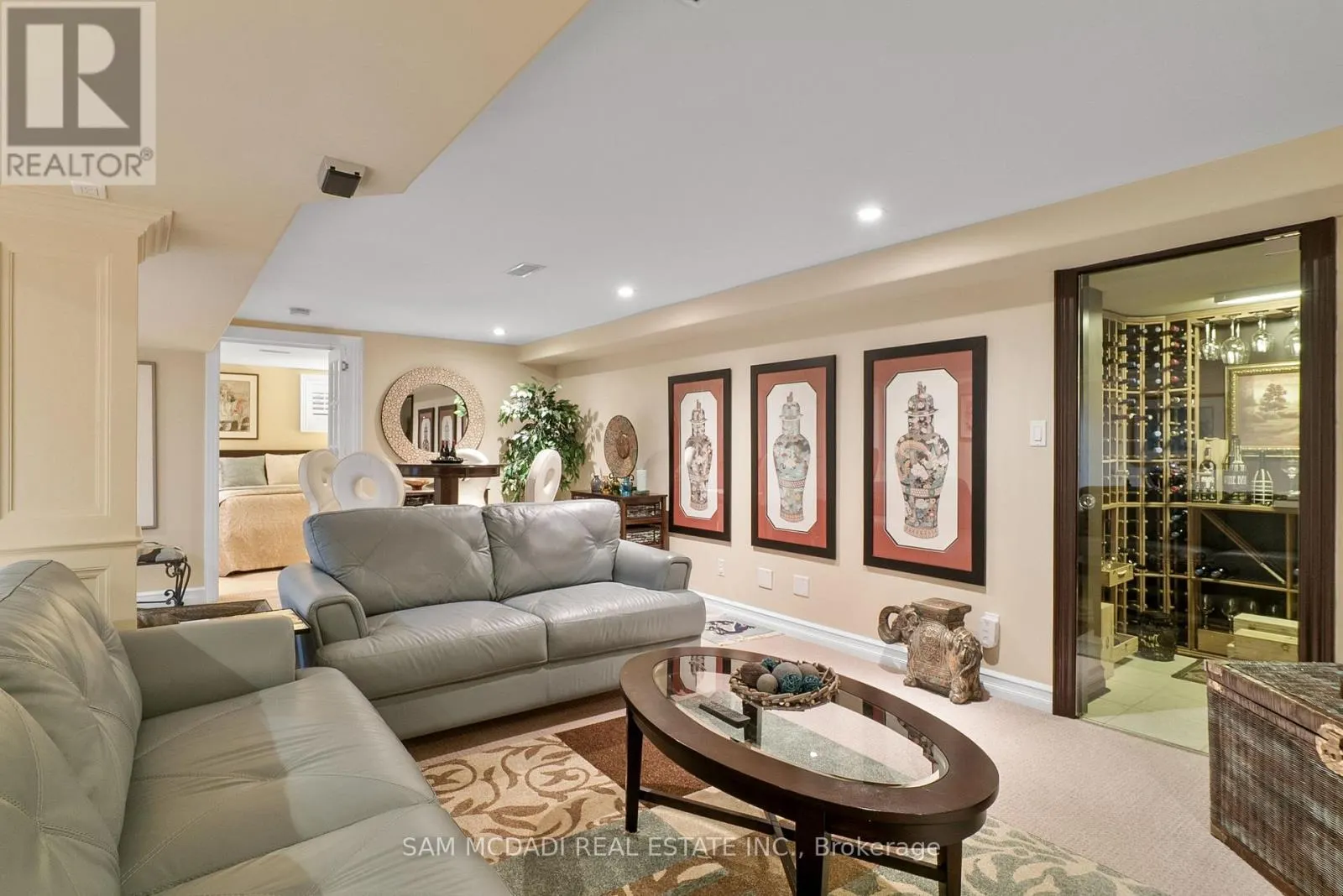 1522 GLENHILL CRESCENT