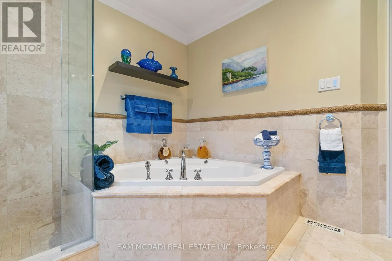 1522 GLENHILL CRESCENT