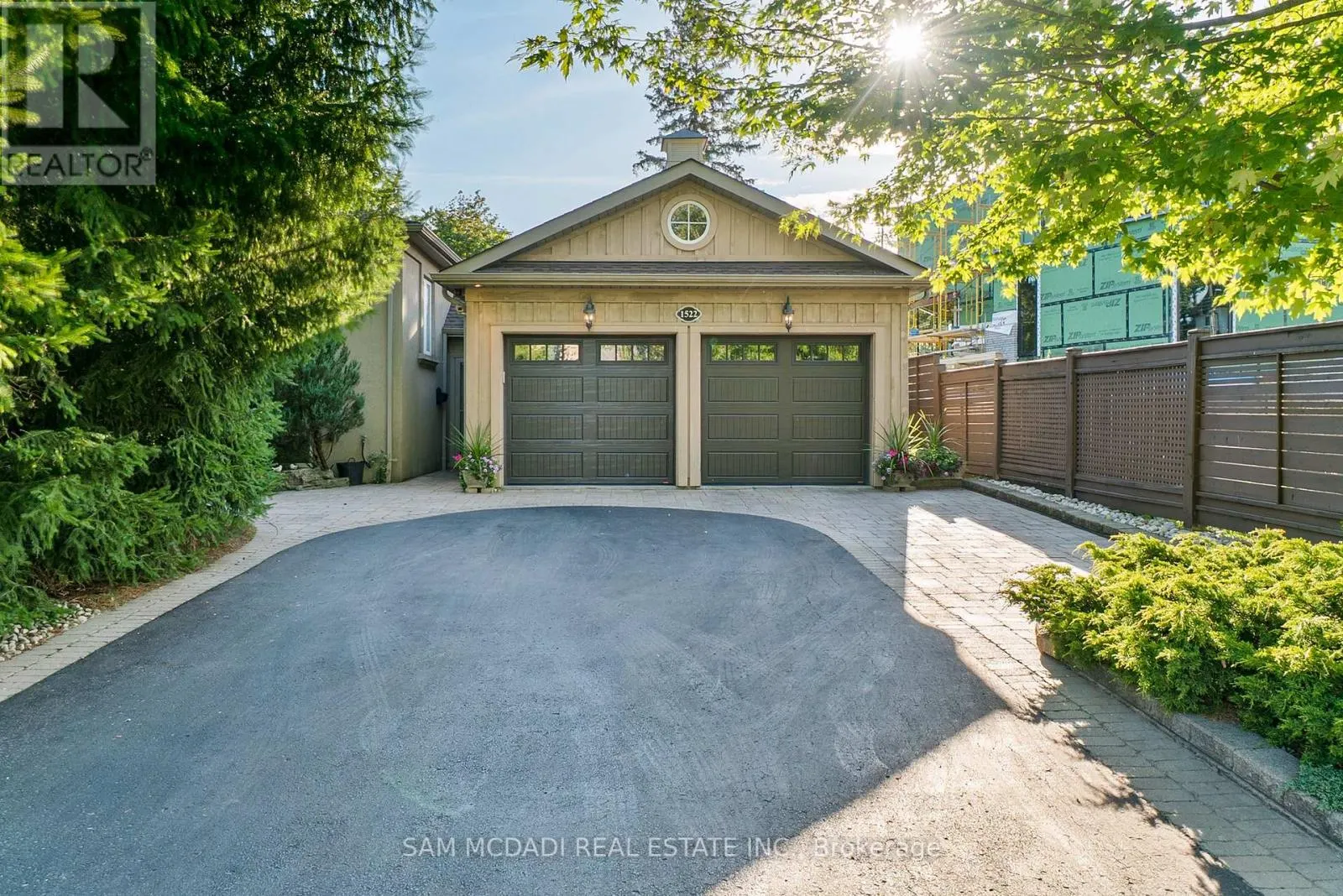 1522 GLENHILL CRESCENT