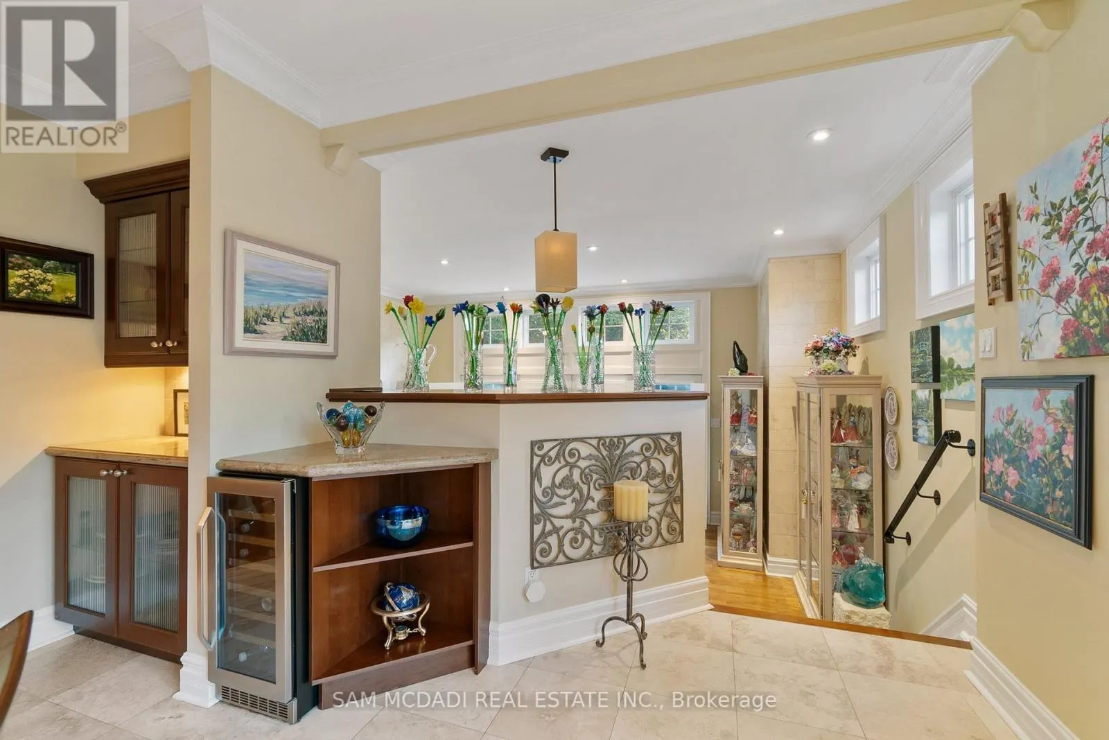 1522 GLENHILL CRESCENT