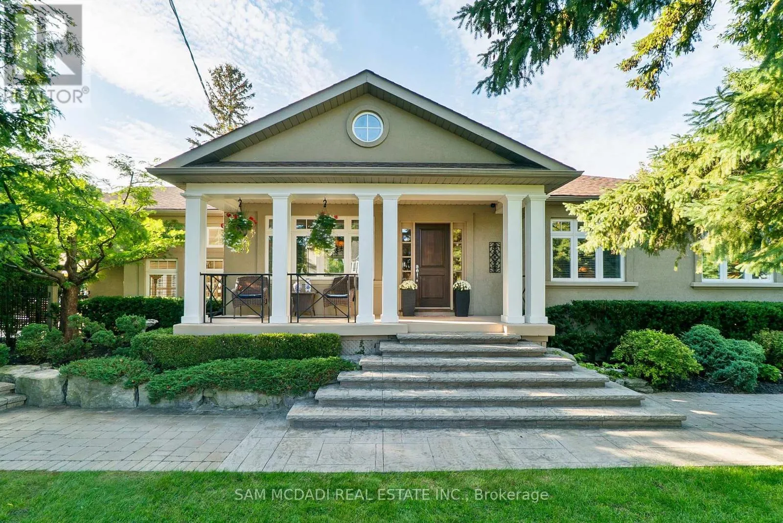 1522 GLENHILL CRESCENT