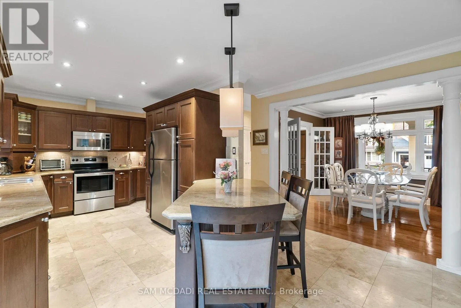 1522 GLENHILL CRESCENT
