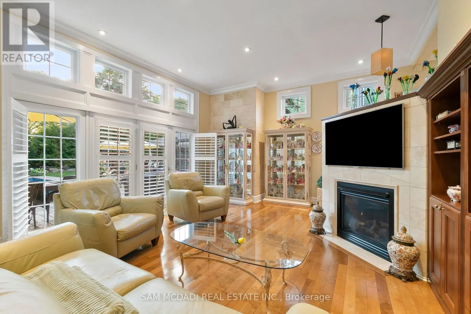 1522 GLENHILL CRESCENT