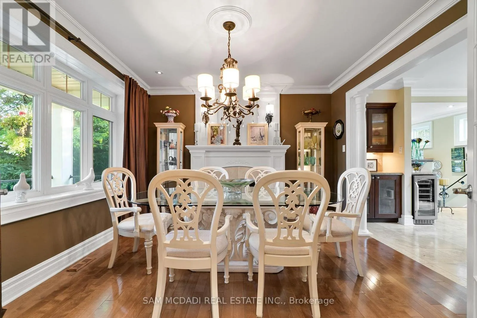 1522 GLENHILL CRESCENT