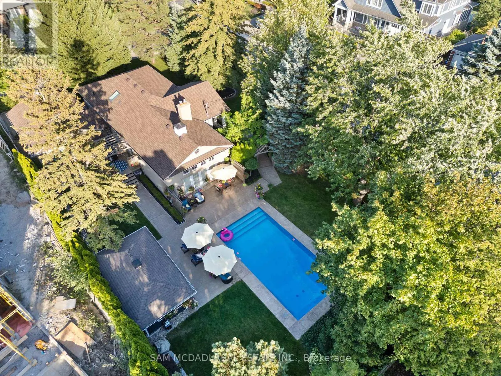1522 GLENHILL CRESCENT