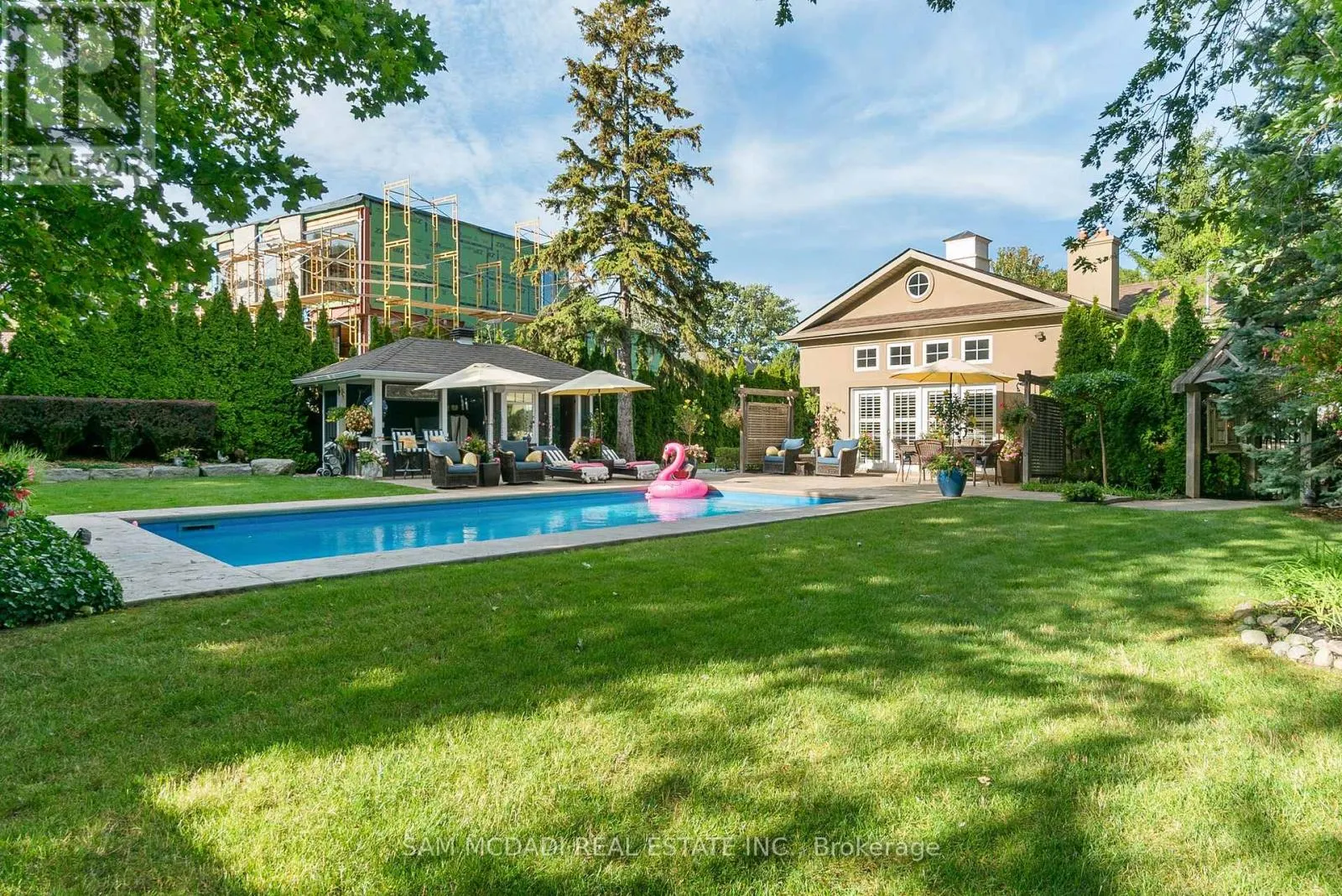 1522 GLENHILL CRESCENT