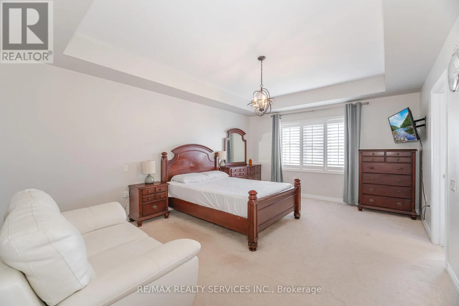 9 MEADOWCREEK ROAD