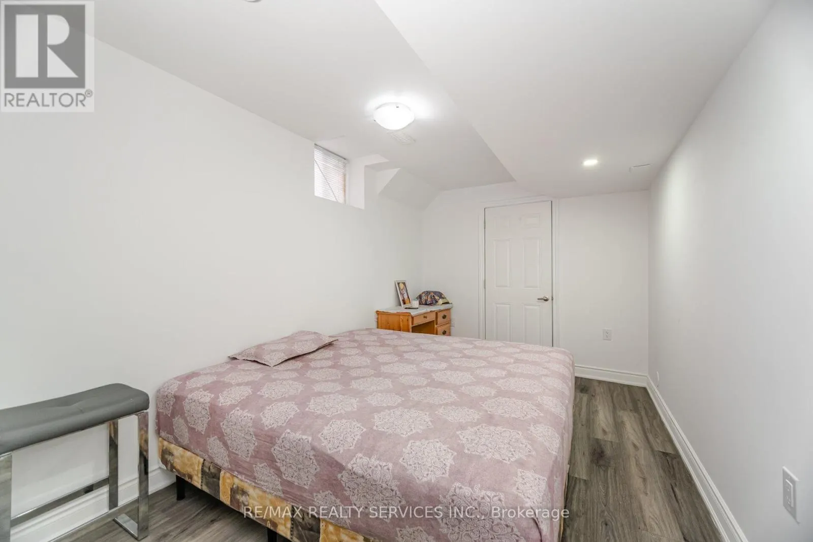 9 MEADOWCREEK ROAD
