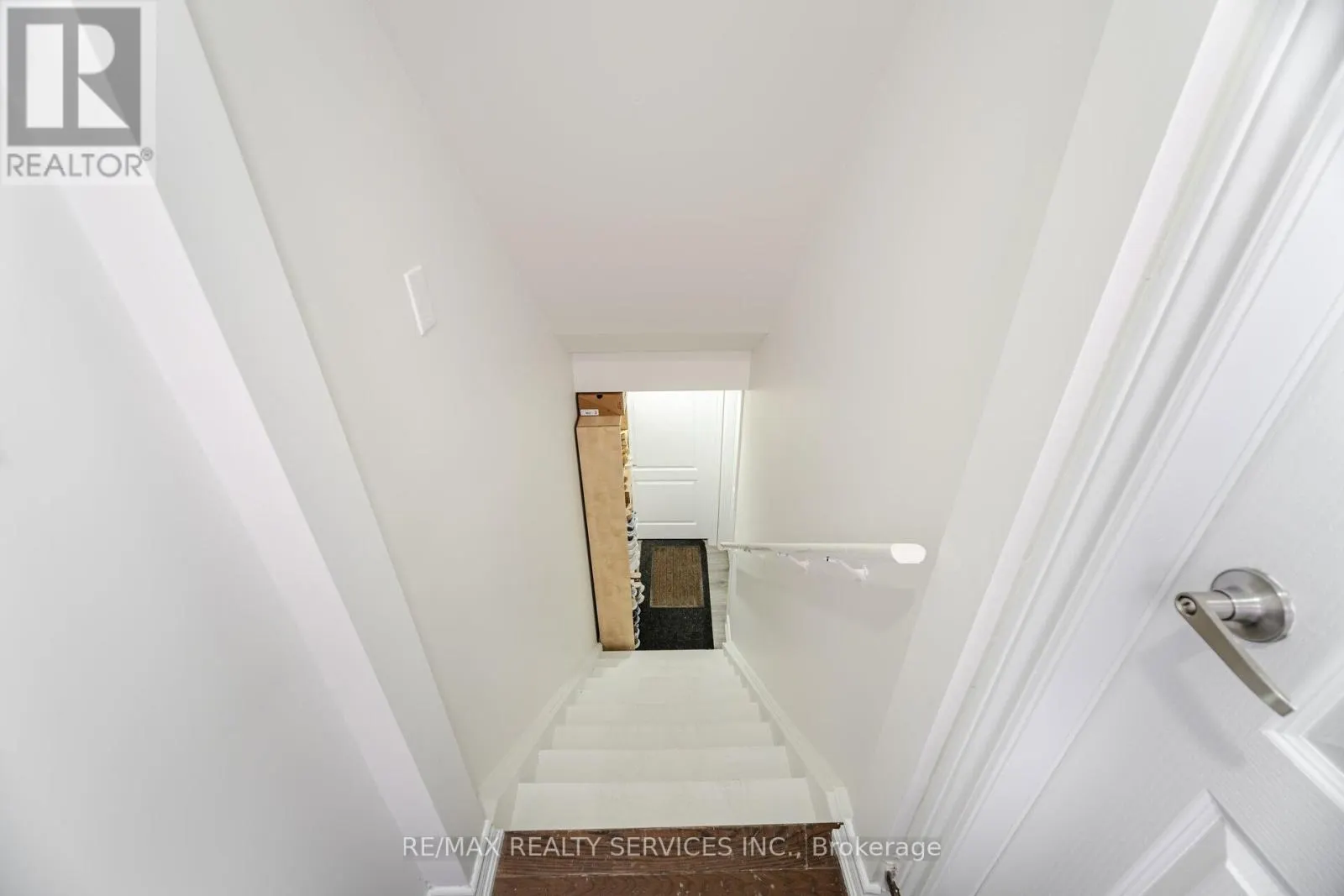 9 MEADOWCREEK ROAD