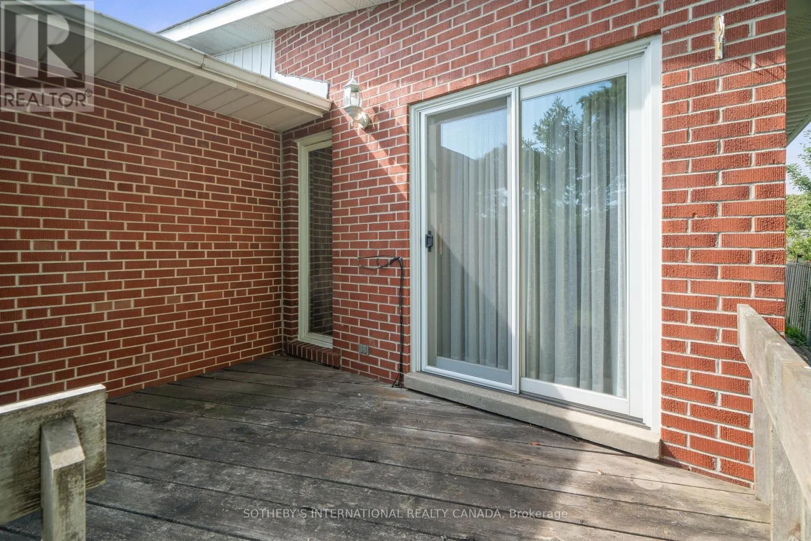 4 RUSCOE CRESCENT