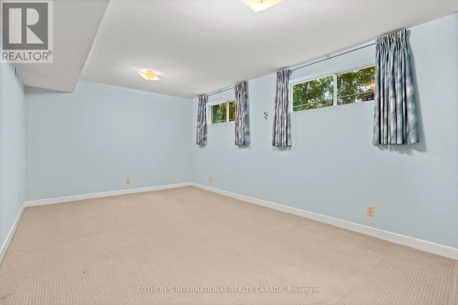4 RUSCOE CRESCENT