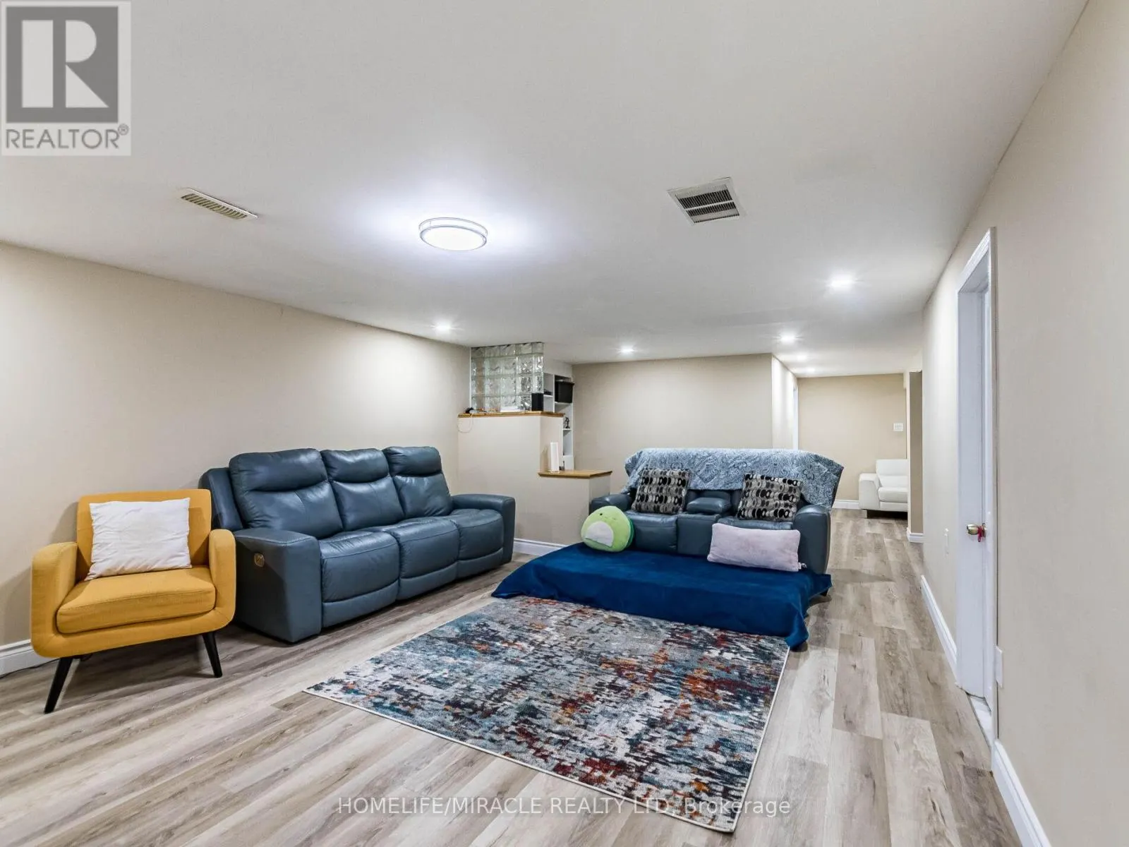 37 VISTA DRIVE