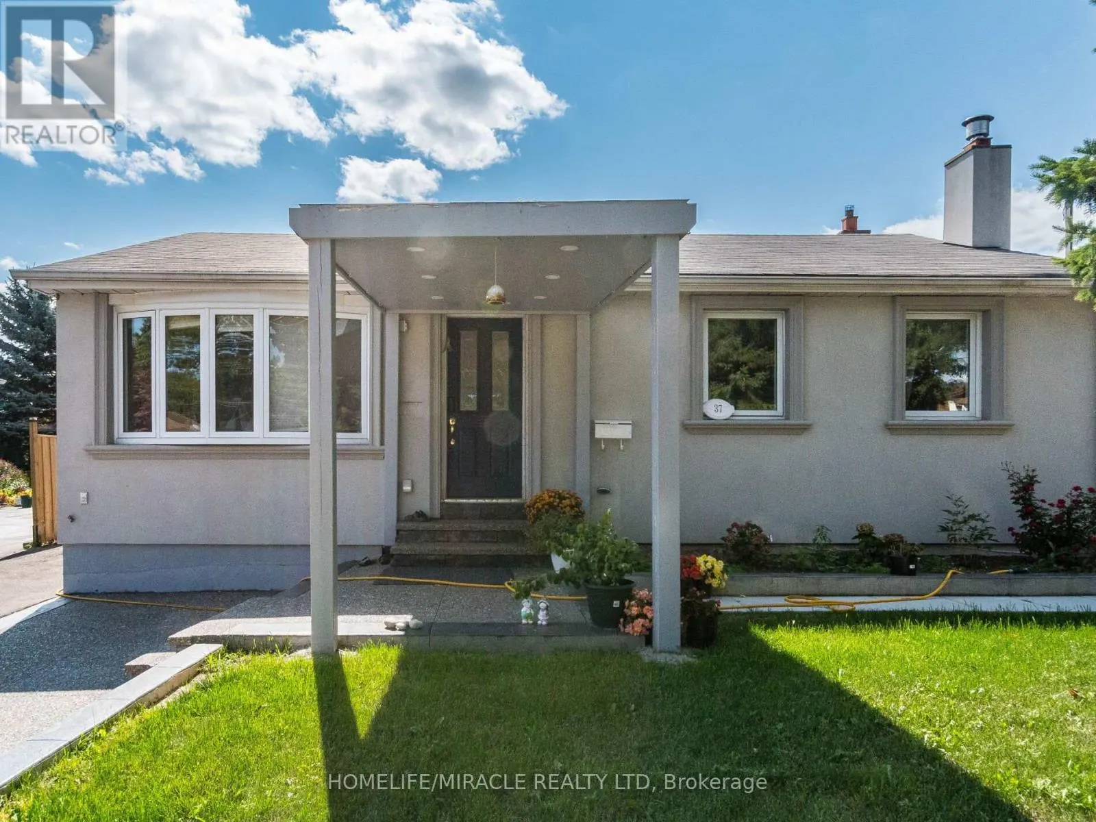 37 VISTA DRIVE
