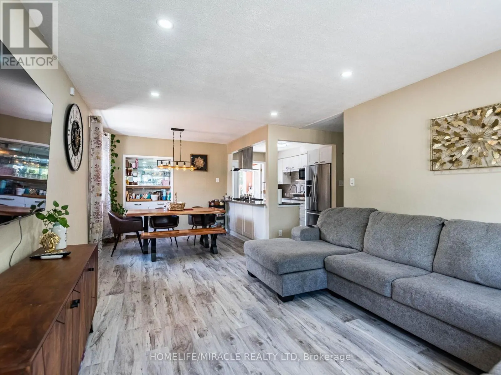 37 VISTA DRIVE