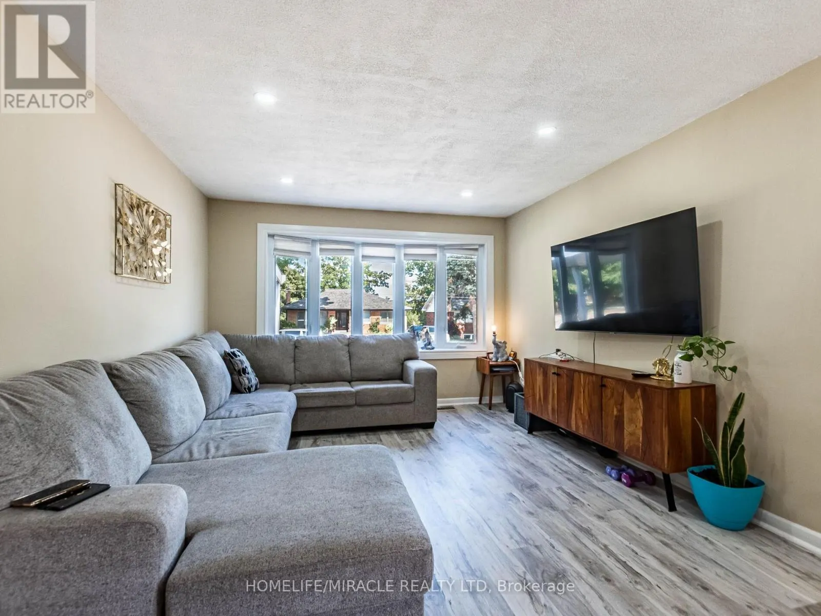37 VISTA DRIVE