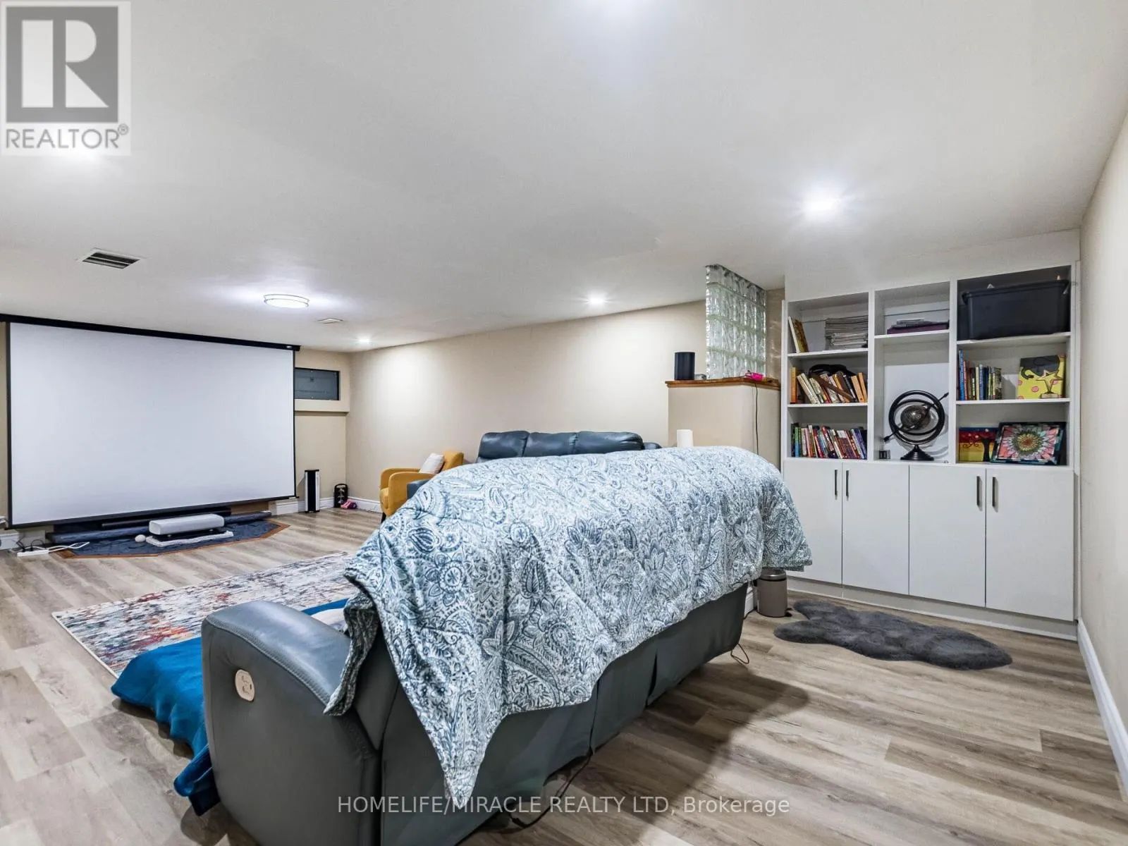 37 VISTA DRIVE