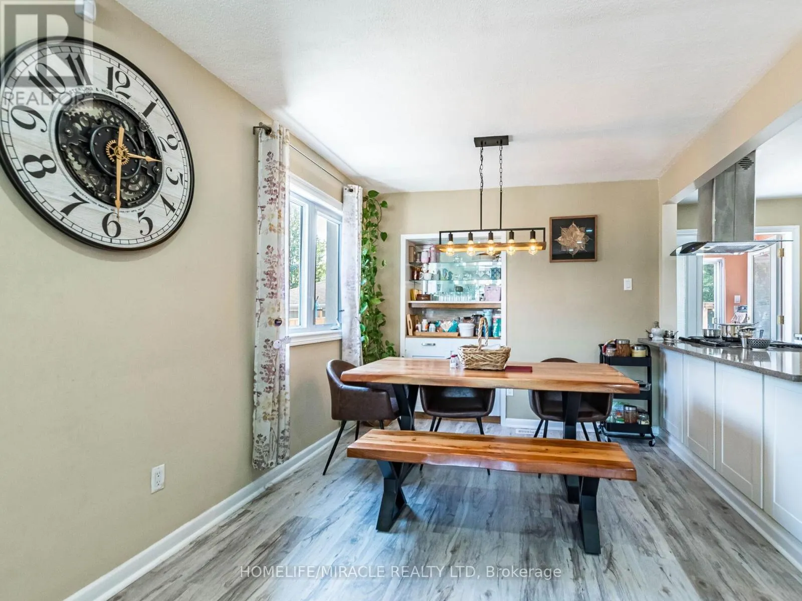 37 VISTA DRIVE