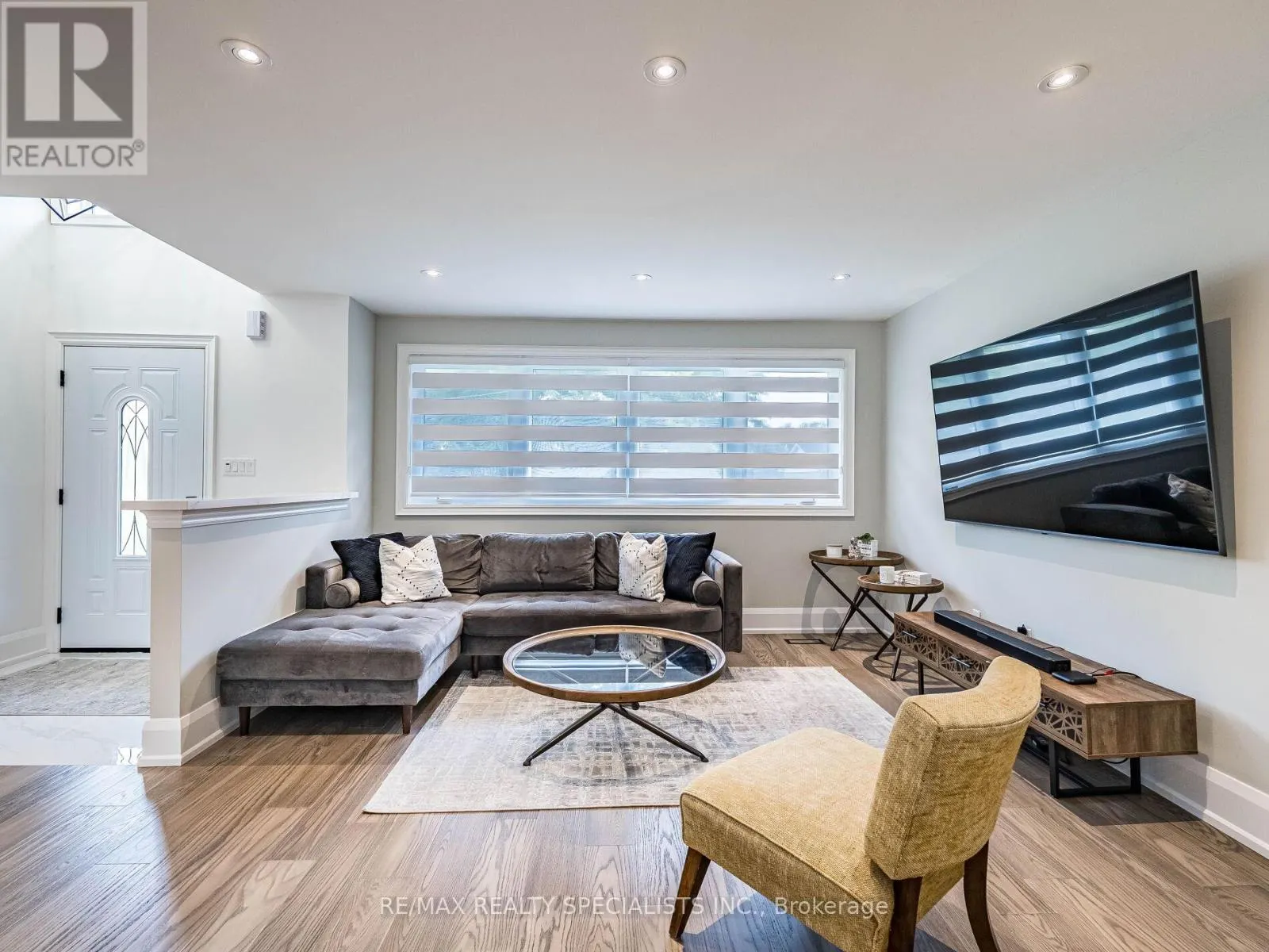 16 LESBURY AVENUE