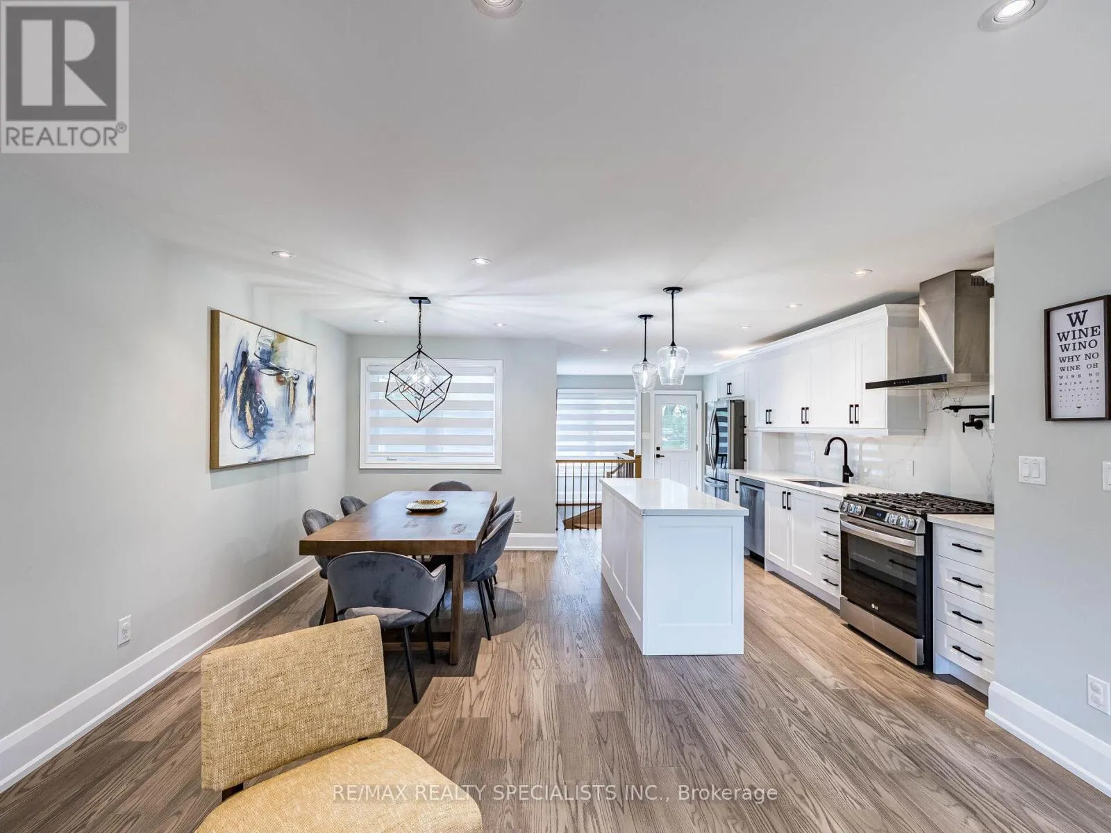 16 LESBURY AVENUE