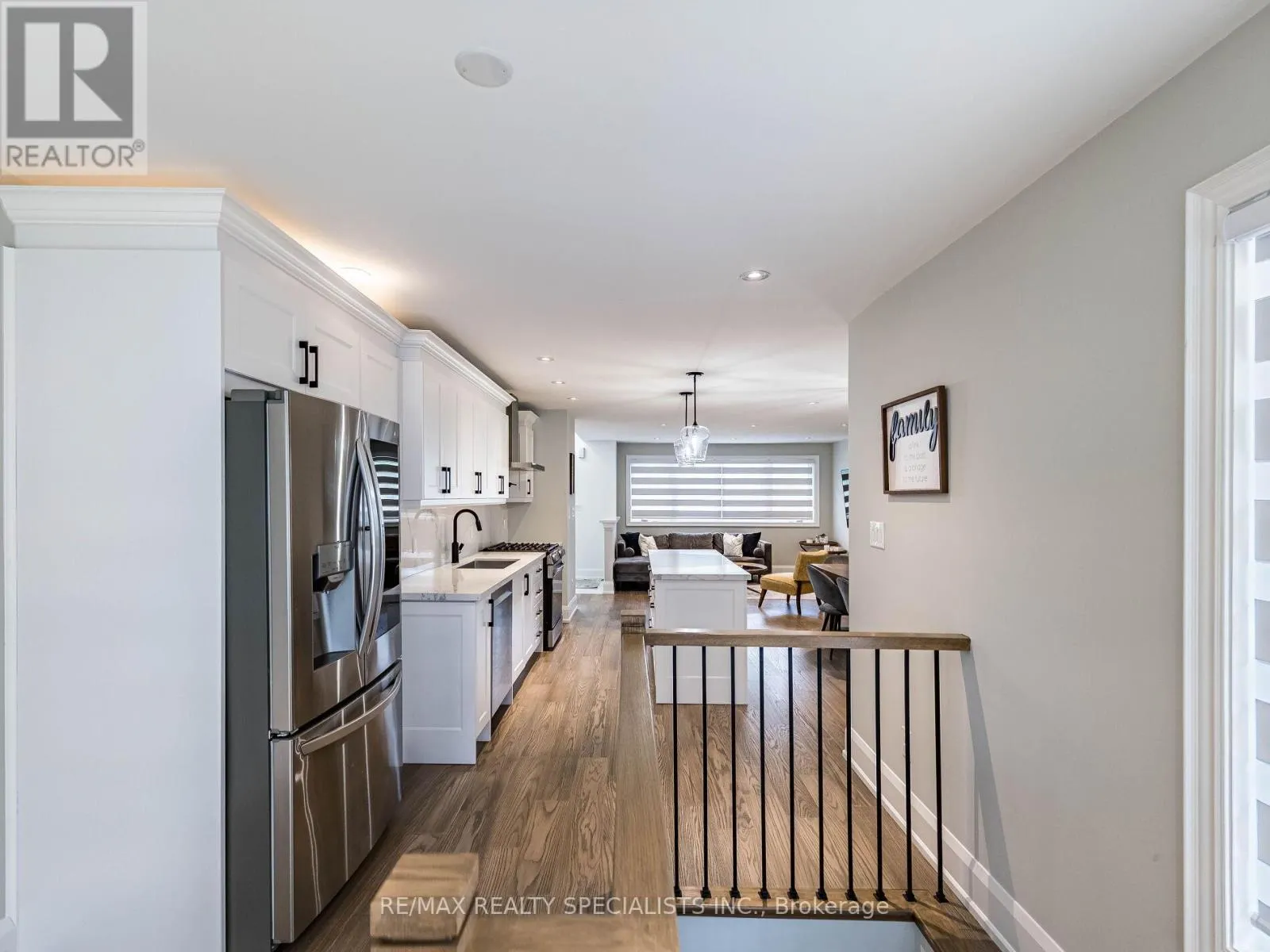 16 LESBURY AVENUE