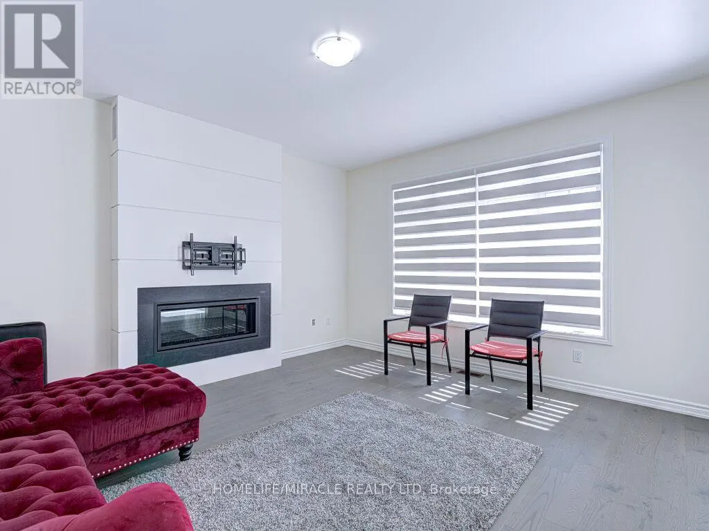 8 JENWOOD CRESCENT