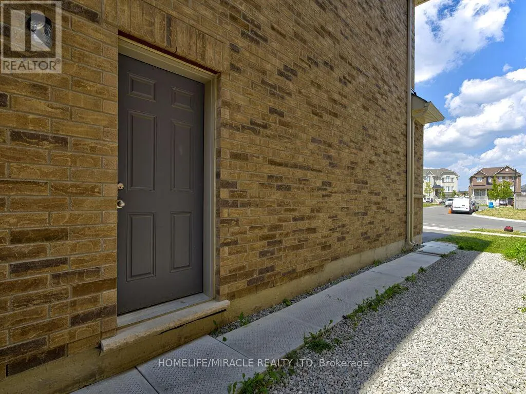 8 JENWOOD CRESCENT