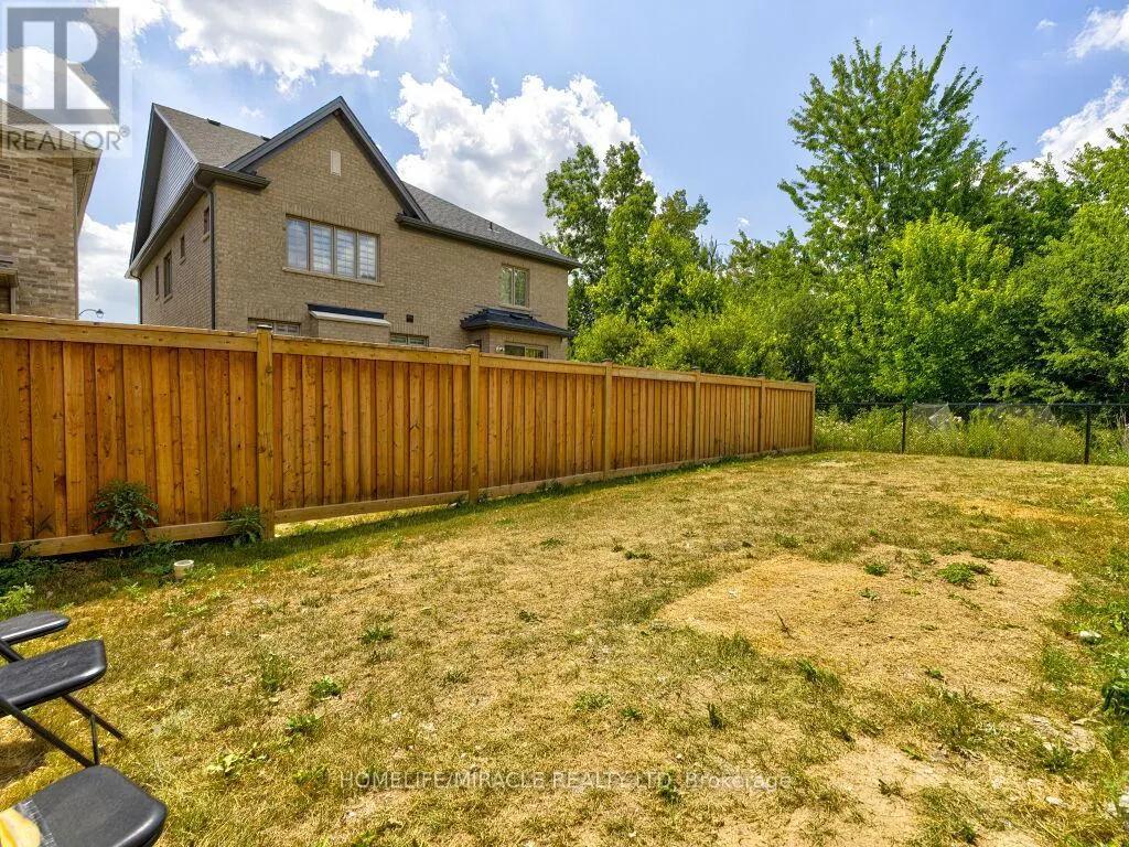 8 JENWOOD CRESCENT