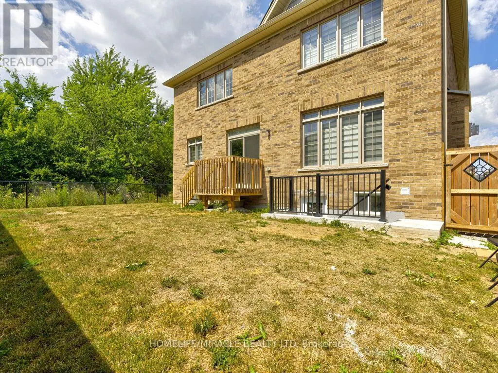 8 JENWOOD CRESCENT