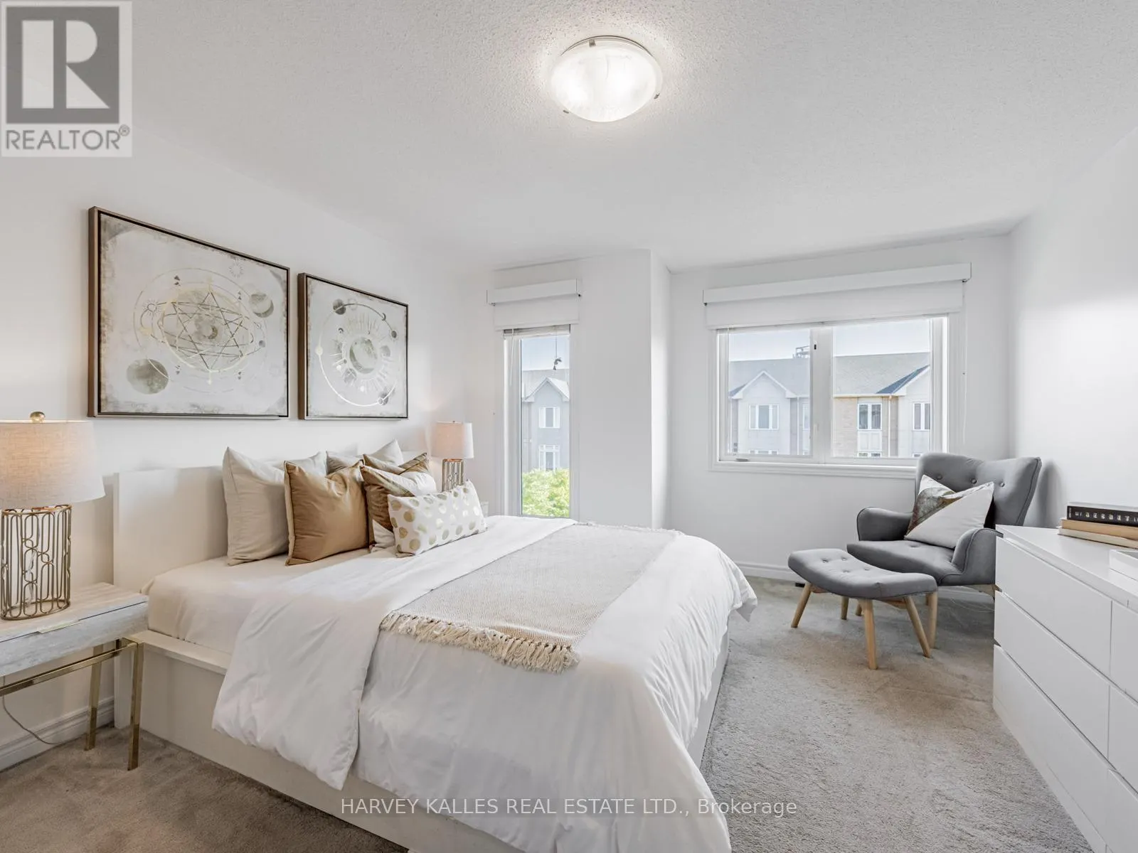 52 MARKET GARDEN MEWS