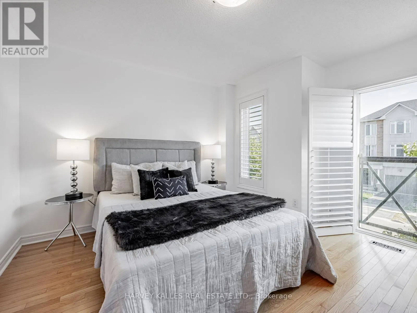 52 MARKET GARDEN MEWS