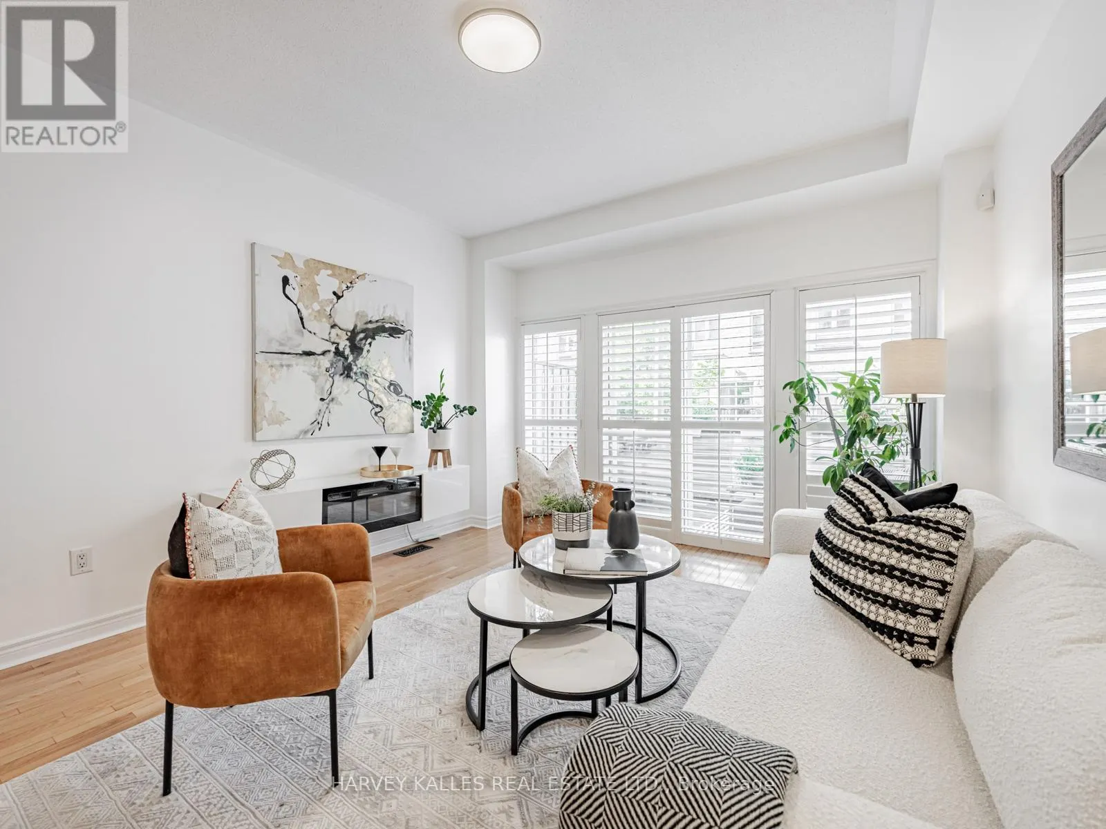 52 MARKET GARDEN MEWS
