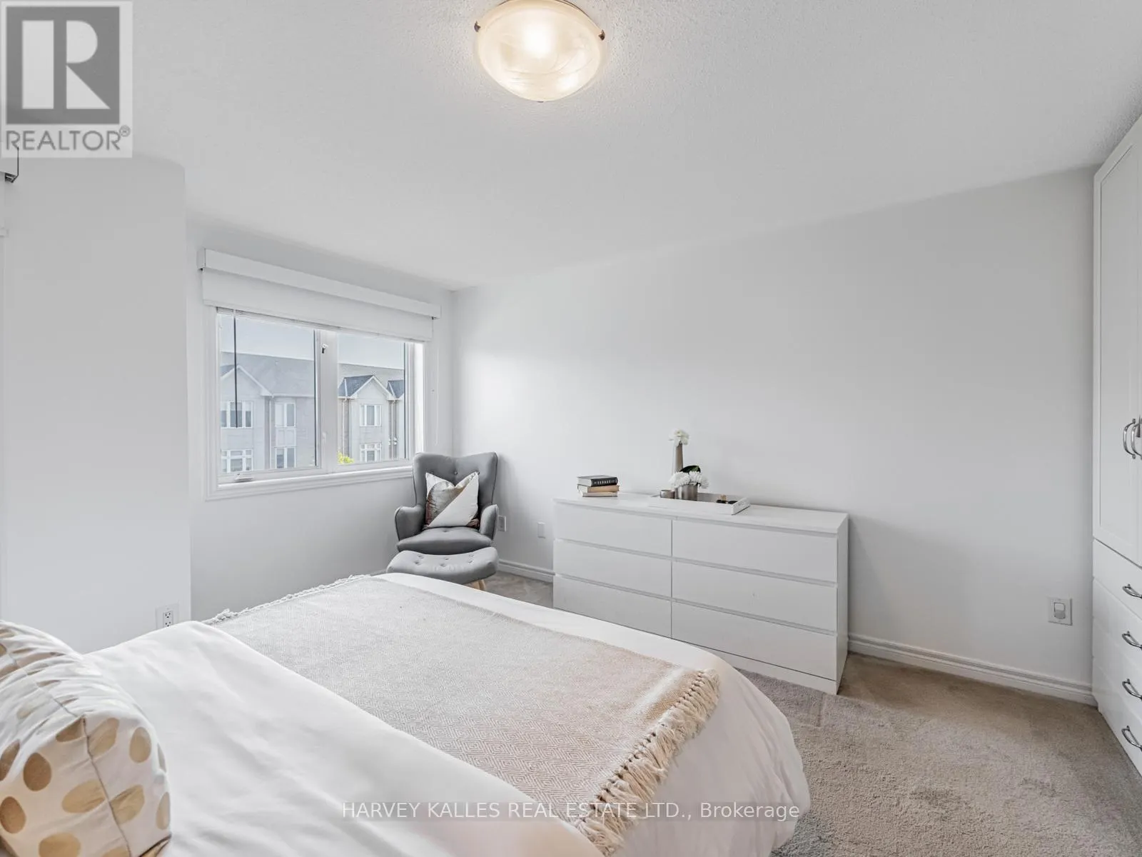 52 MARKET GARDEN MEWS