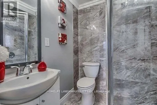 LOWER - 3079 LINDENLEA DRIVE