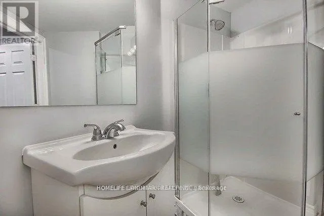 LOWER - 3079 LINDENLEA DRIVE