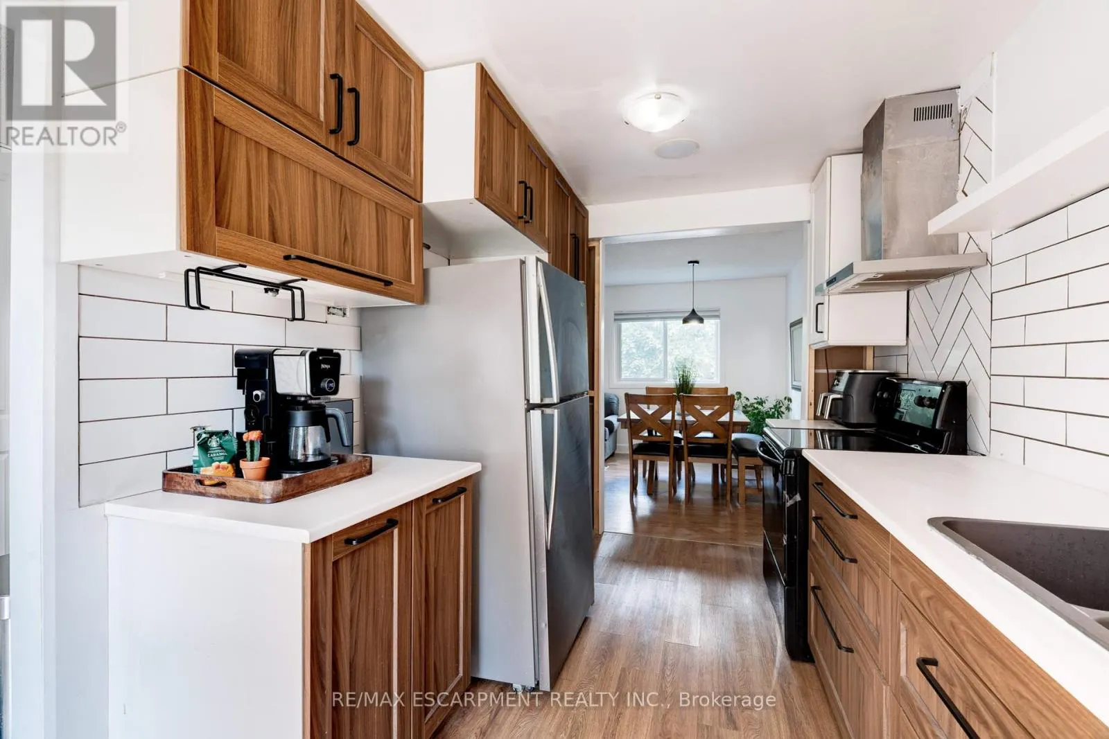 2261 LEOMINSTER DRIVE
