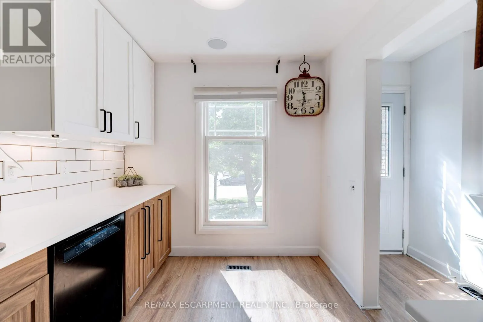 2261 LEOMINSTER DRIVE