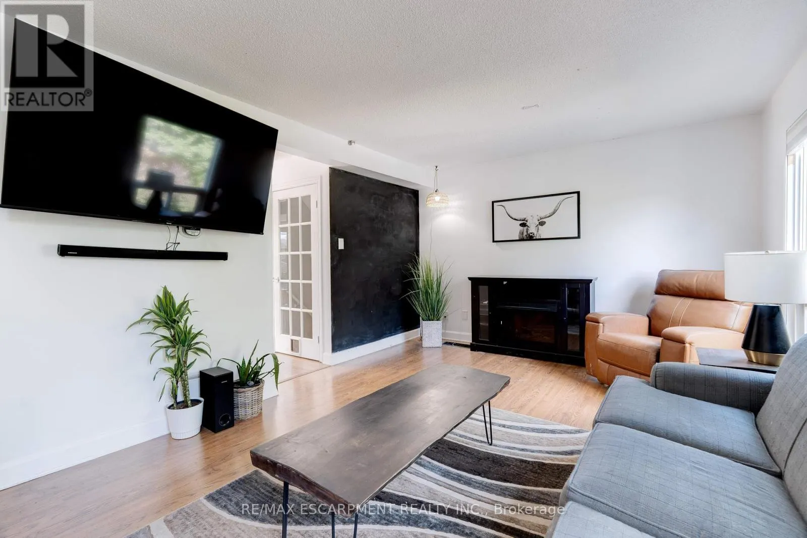2261 LEOMINSTER DRIVE