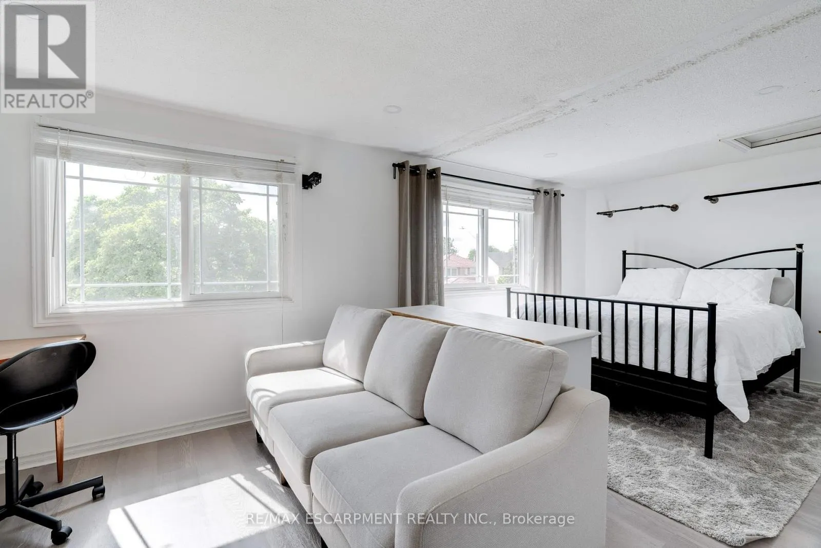 2261 LEOMINSTER DRIVE