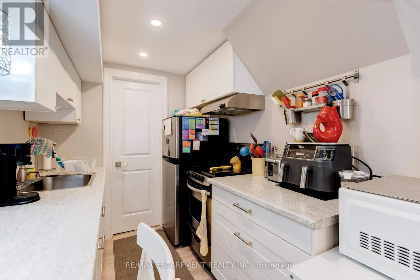 2261 LEOMINSTER DRIVE