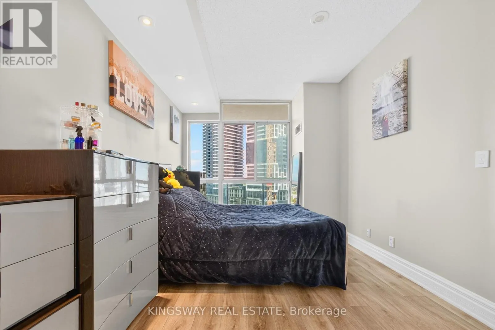 1004 - 220 BURNHAMTHORPE ROAD