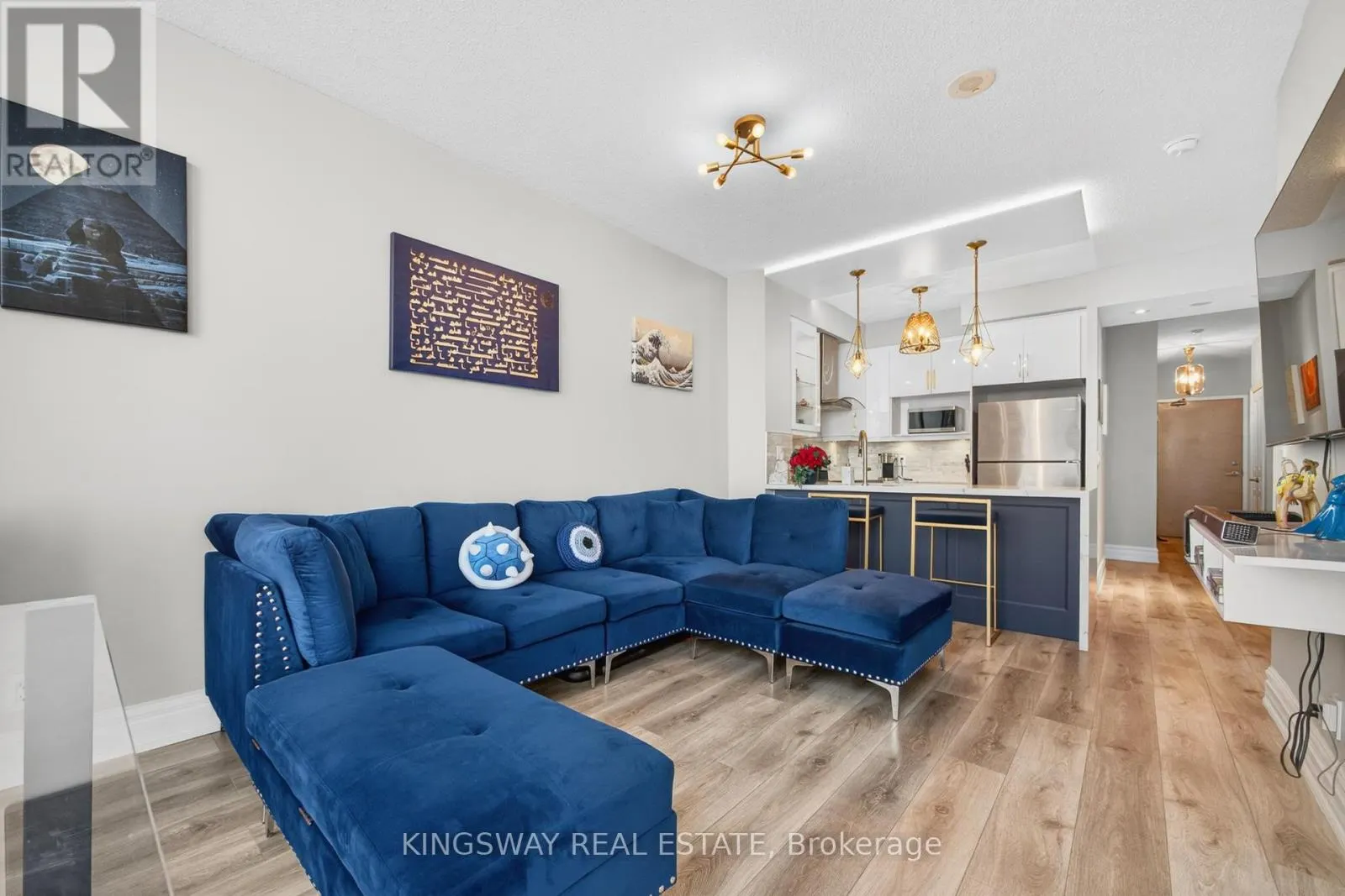 1004 - 220 BURNHAMTHORPE ROAD