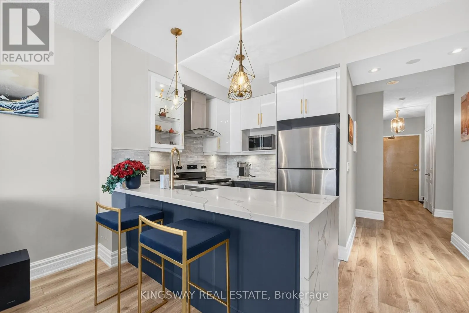 1004 - 220 BURNHAMTHORPE ROAD