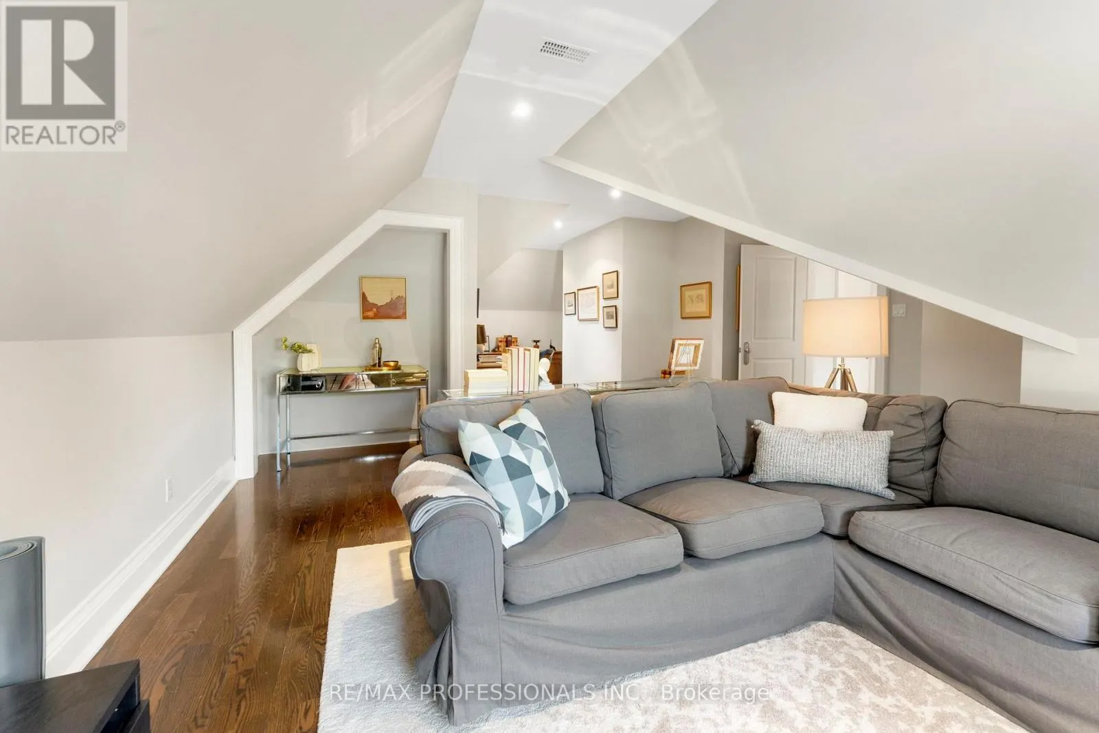 40 EDGEHILL ROAD